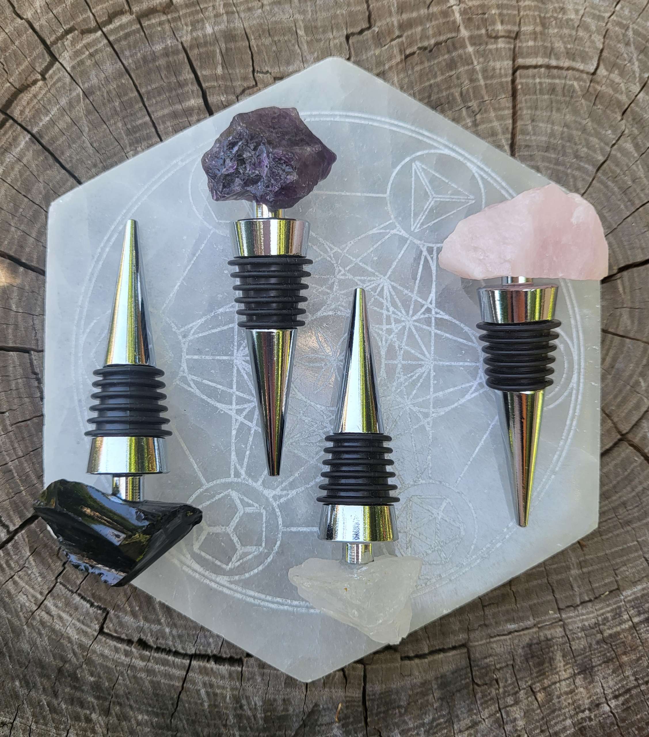 Crystal Tea Diffuser and Wine Bottle Plug Set with 11 Different Crystals - Enhance your tea and wine rituals with these stunning crystal-infused accessories.